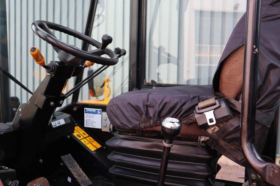 JCB 926 Diesel, 4x4 Drive, Triplex mast, 5500mm Liftin 2014 JCB - 926 - 61439 926 Diesel, 4x4 Drive, Triplex mast, 5500mm ...