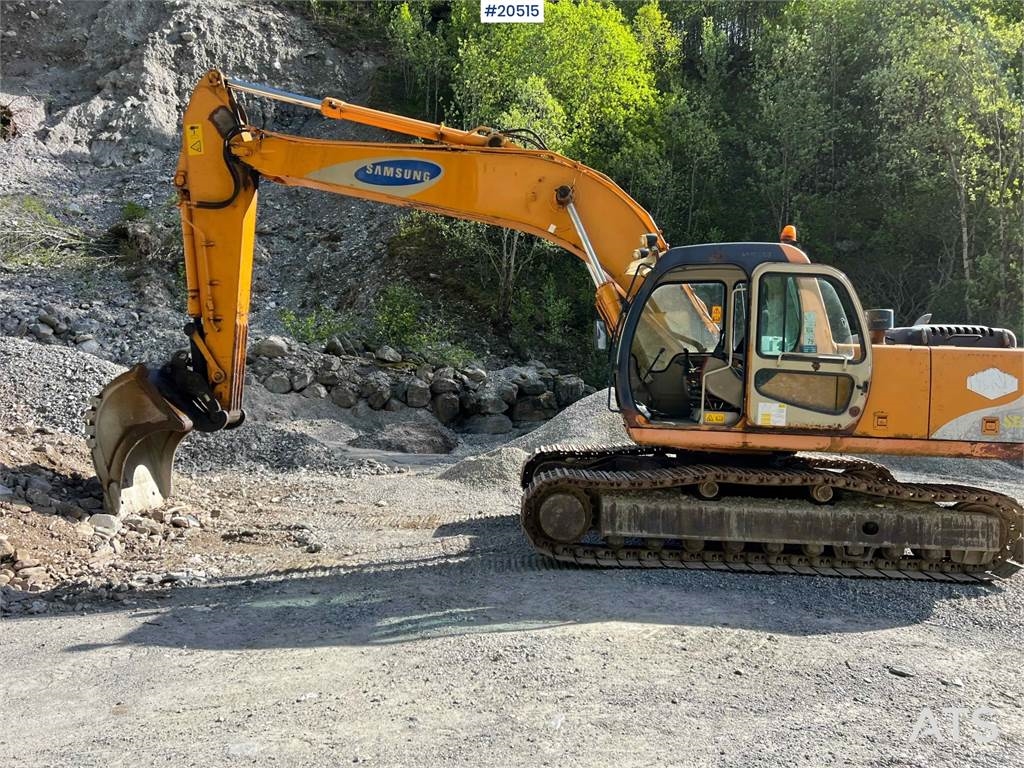 Samsung se210 LC3 Excavator w/ toothed bucket. WATCH THE V 1999 20515 se210 LC3 Excavator w/ toothed bucket. WATCH THE V 1...