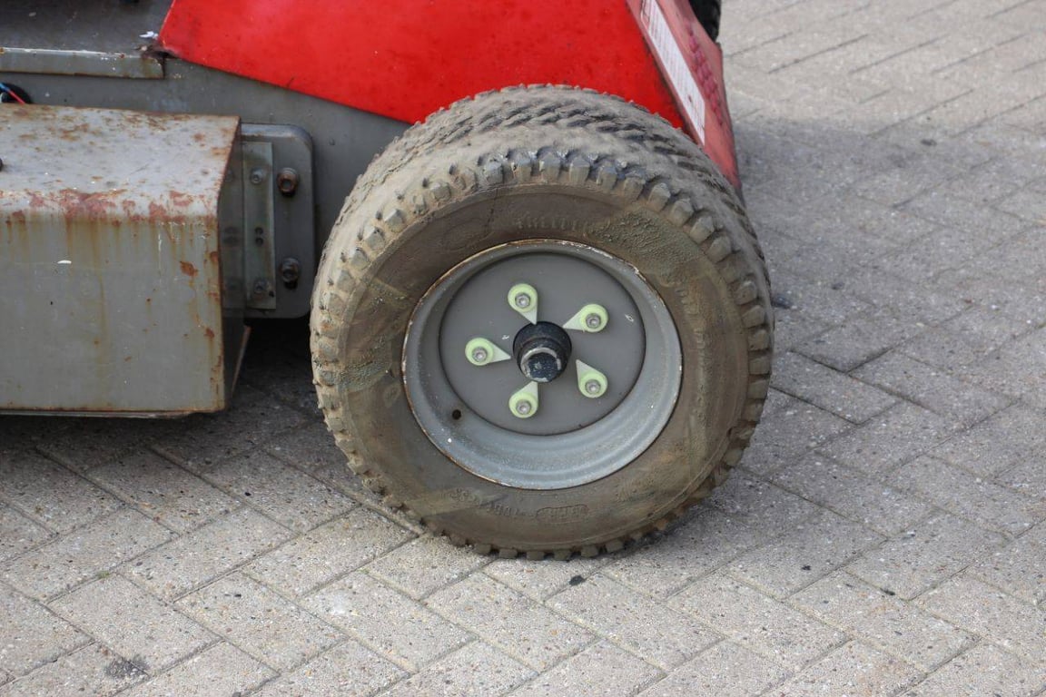 Articulating boom lift Niftylift HR12 Diesel 2015 2015 Niftylift HR12 2015 1 image 11