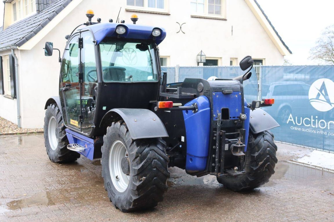 New Holland LM5060 Diesel 88kW 4000kg 7.1m 2011 Telehandler 2011 LM5060 2011 1 image 4