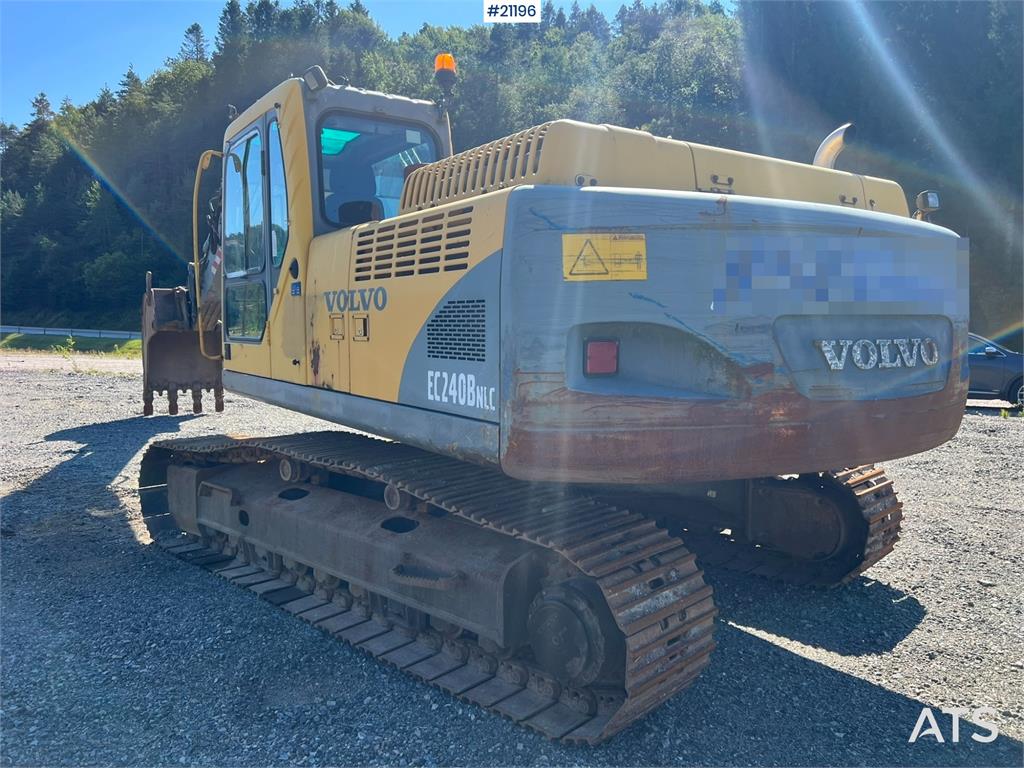 Volvo EC240 nlc Excavator w/ bucket WATCH VIDEO 2005 21196 EC240 nlc Excavator w/ bucket WATCH VIDEO 2005 1 Crawler Excava...