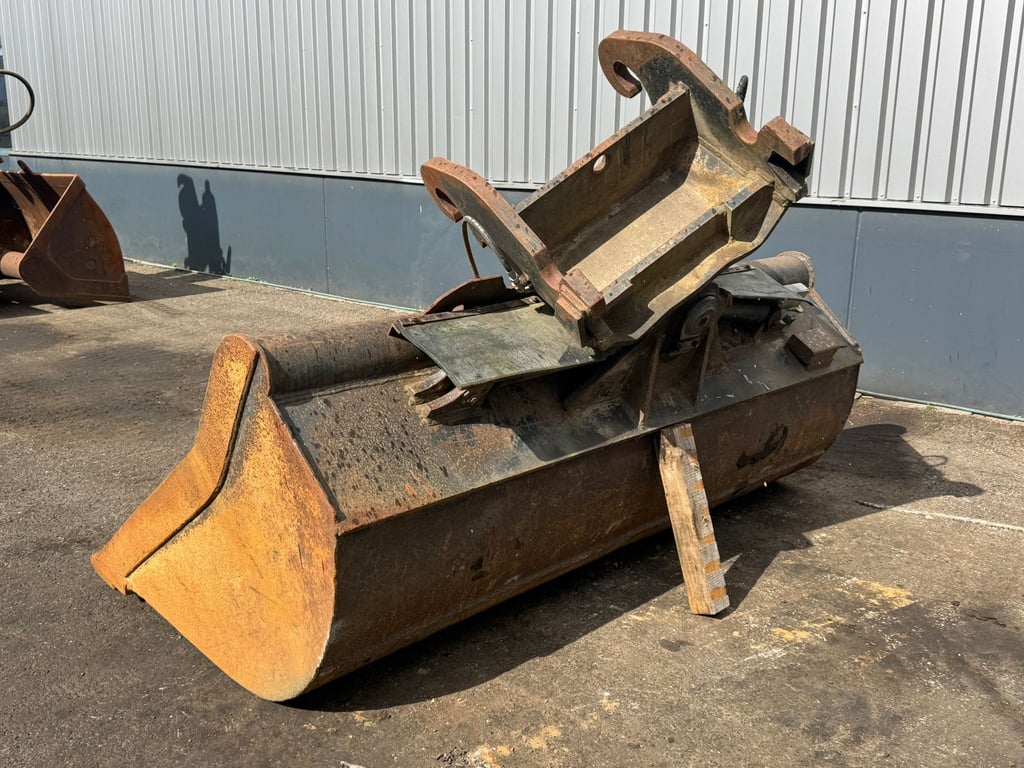Tilting Bucket CW45 27-42 tons excavator 70001932 Tilting Bucket CW45 27-42 tons excavator 1 image 7