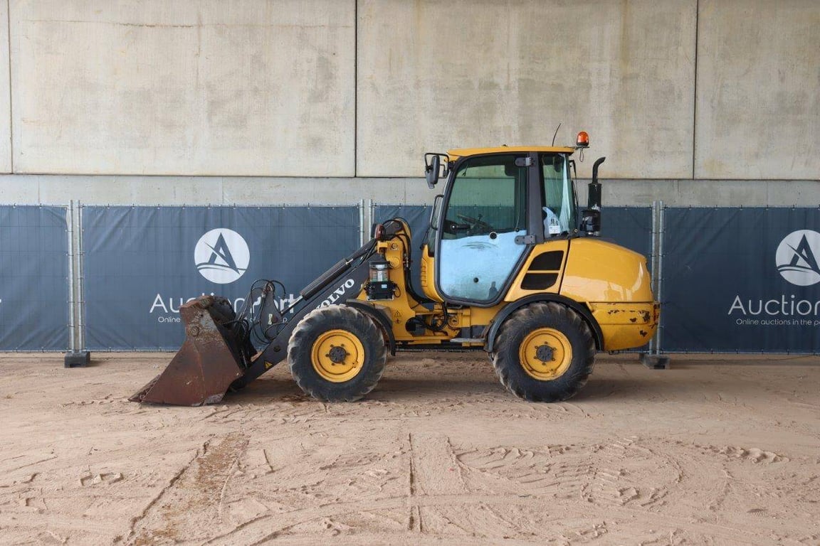Wheel loader Volvo L25F-P Diesel 58 hp 2010 2010 L25F-P 2010 1 image 2