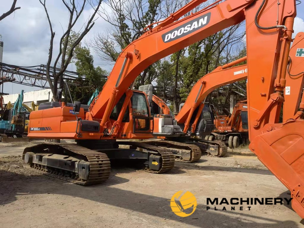 DOOSAN DX300LC Used Crawler Excavator Hot Sale DX300LC 2019 1 Crawler Excavators image 8
