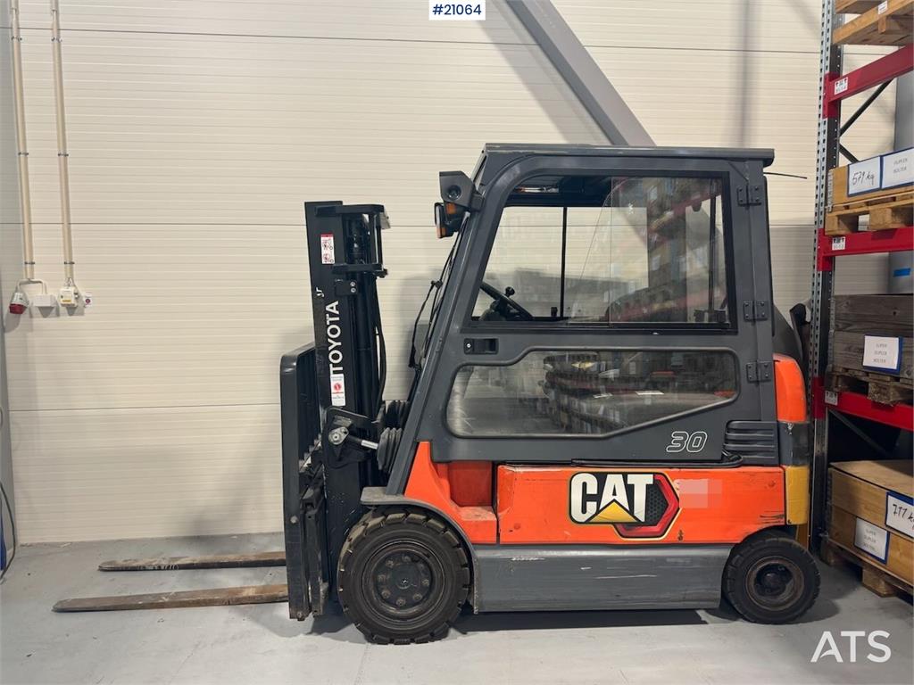 Toyota 7FBMF30 Counterbalance Forklift 2012 21064 7FBMF30 Counterbalance Forklift 2012 1 Forklift image 2