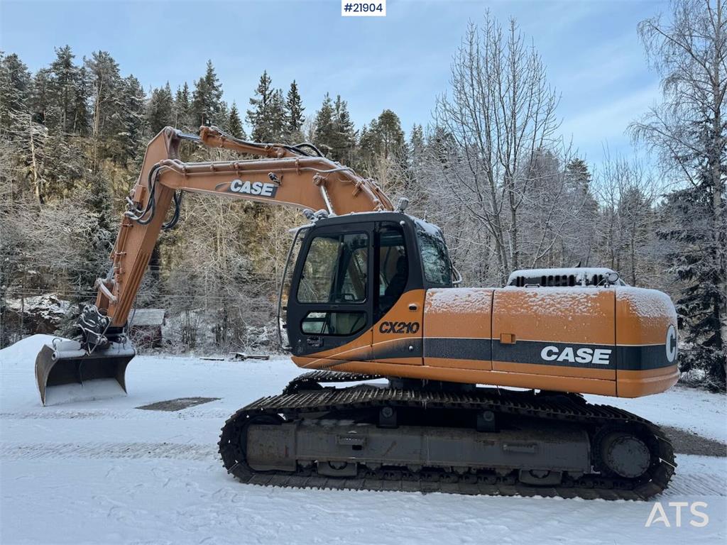 CASE CX210 Tracked Excavator w/ Grading Bucket WATCH VI 2001 21904 CX210 Tracked Excavator w/ Grading Bucket WATCH VI 2001...