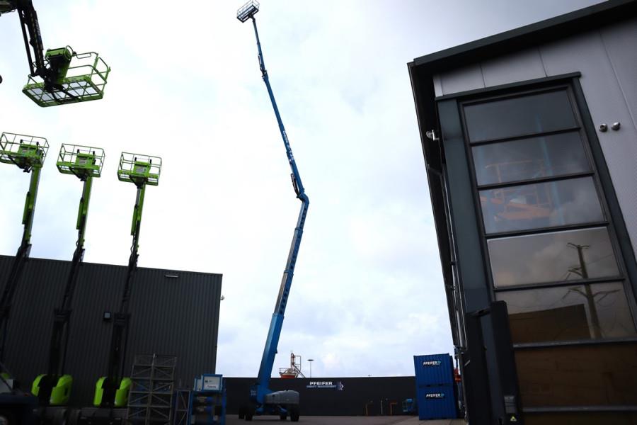 Genie Z135/70 Diesel, 4x4x4 Drive, 43m Lifting Height, 2 2006 GENIE - Z135/70 - 90348 Z135/70 Diesel, 4x4x4 Drive, 43m Lif...