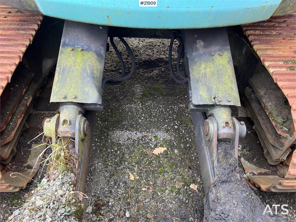 Kobelco sk135SRLC w/ sanding bucket and digging bucket 1999 21909 sk135SRLC w/ sanding bucket and digging bucket 1999 1 Cr...
