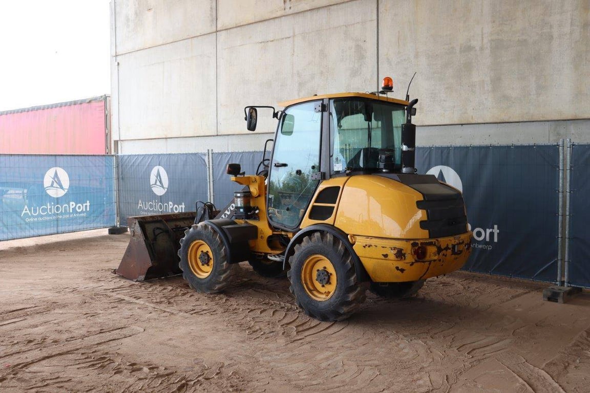 Wheel loader Volvo L25F-P Diesel 58 hp 2010 2010 L25F-P 2010 1 image 3