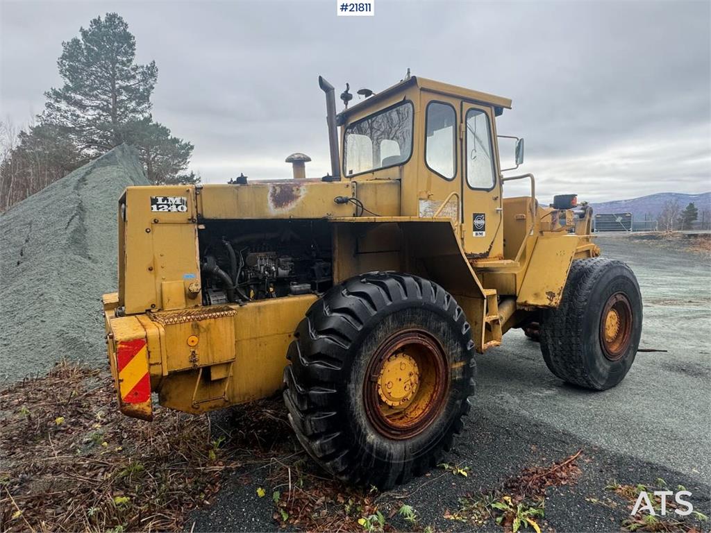 Volvo LM1240 wheel loader. WATCH VIDEO 1975 21811 LM1240 wheel loader. WATCH VIDEO 1975 1 Wheel Loaders image 3