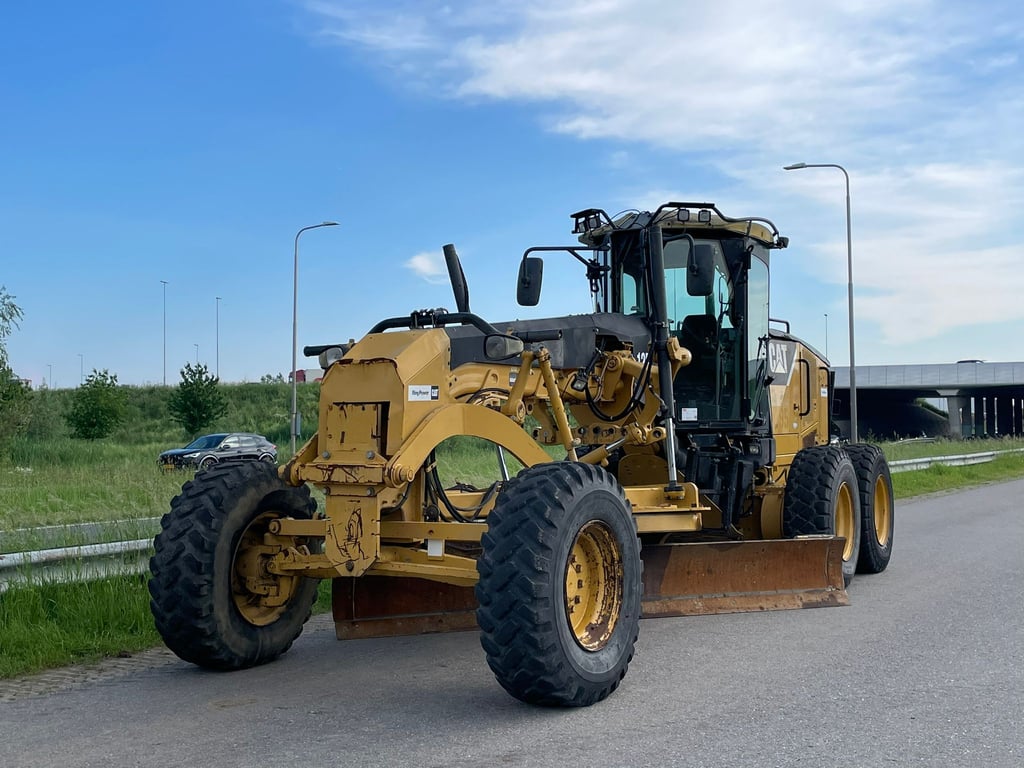 Caterpillar 12M 2011 00032663 12M 2011 1 image 2
