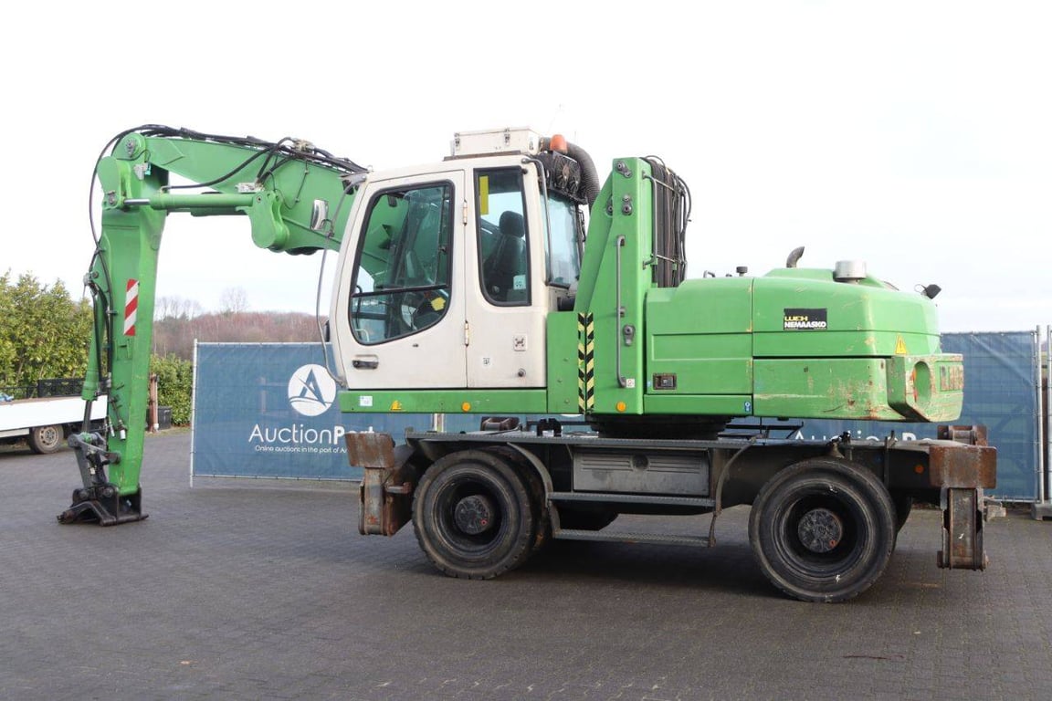 Liebherr Diesel Wheel Excavator with Outriggers 1 Wheel Loaders image 3