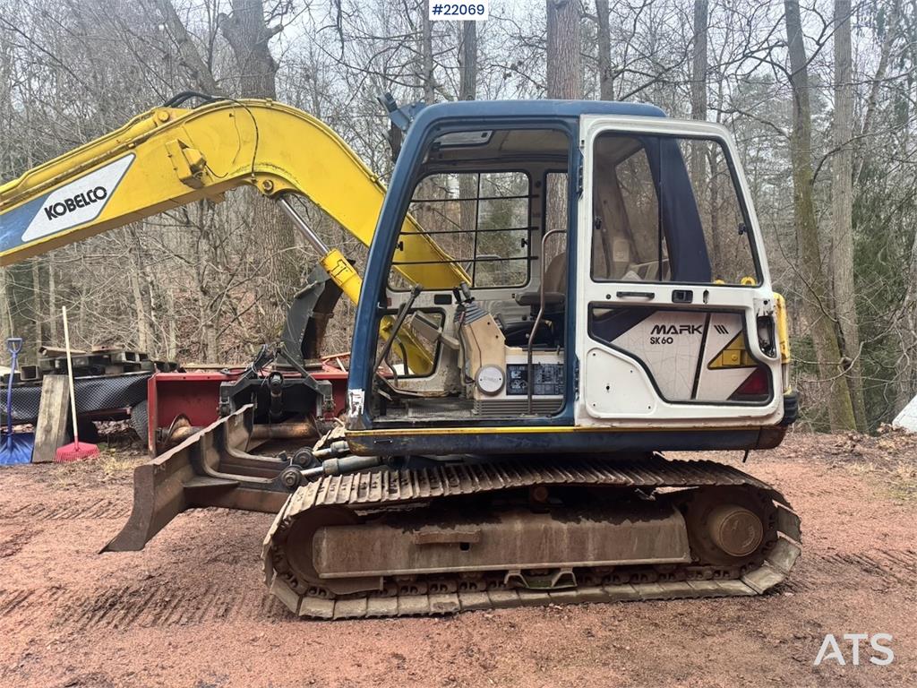 Kobelco SK60 crawler excavator with bucket 1991 22069 SK60 crawler excavator with bucket 1991 1 Crawler Excavators image 7