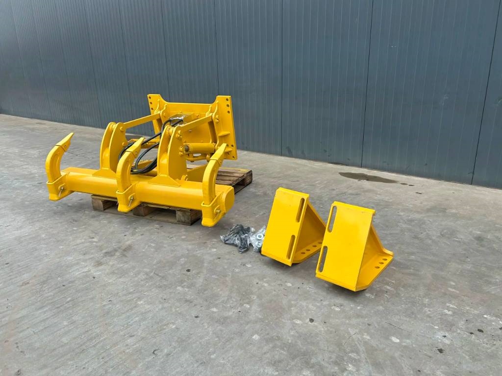Komatsu D38 2025 905311 D38 2025 0 image 3