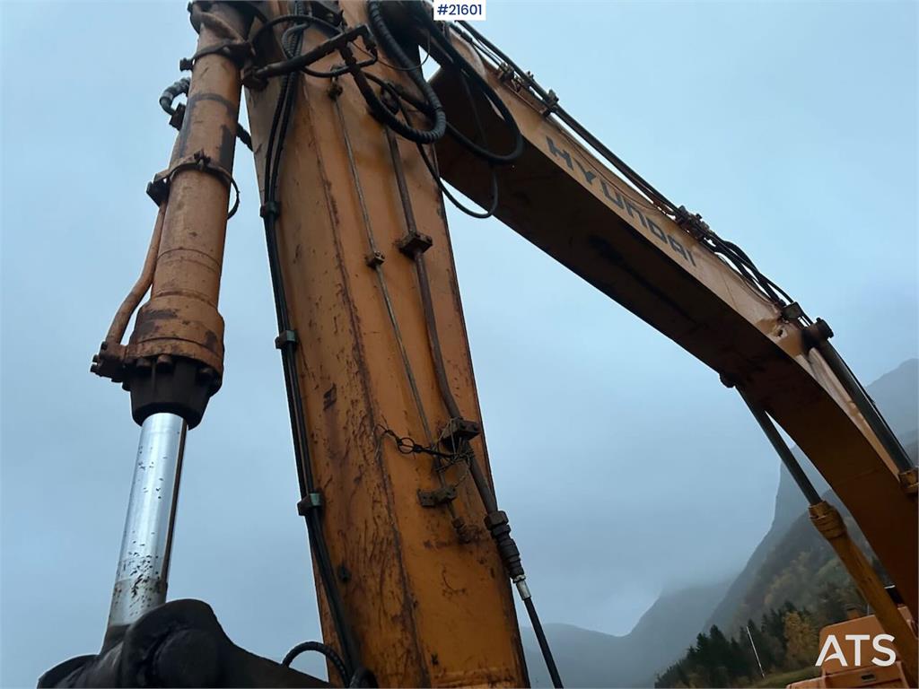 Hyundai Robex 210LC- 3H excavator w/ 5 buckets. Replaced t 1997 21601 Robex 210LC- 3H excavator w/ 5 buckets. Replaced t 1...