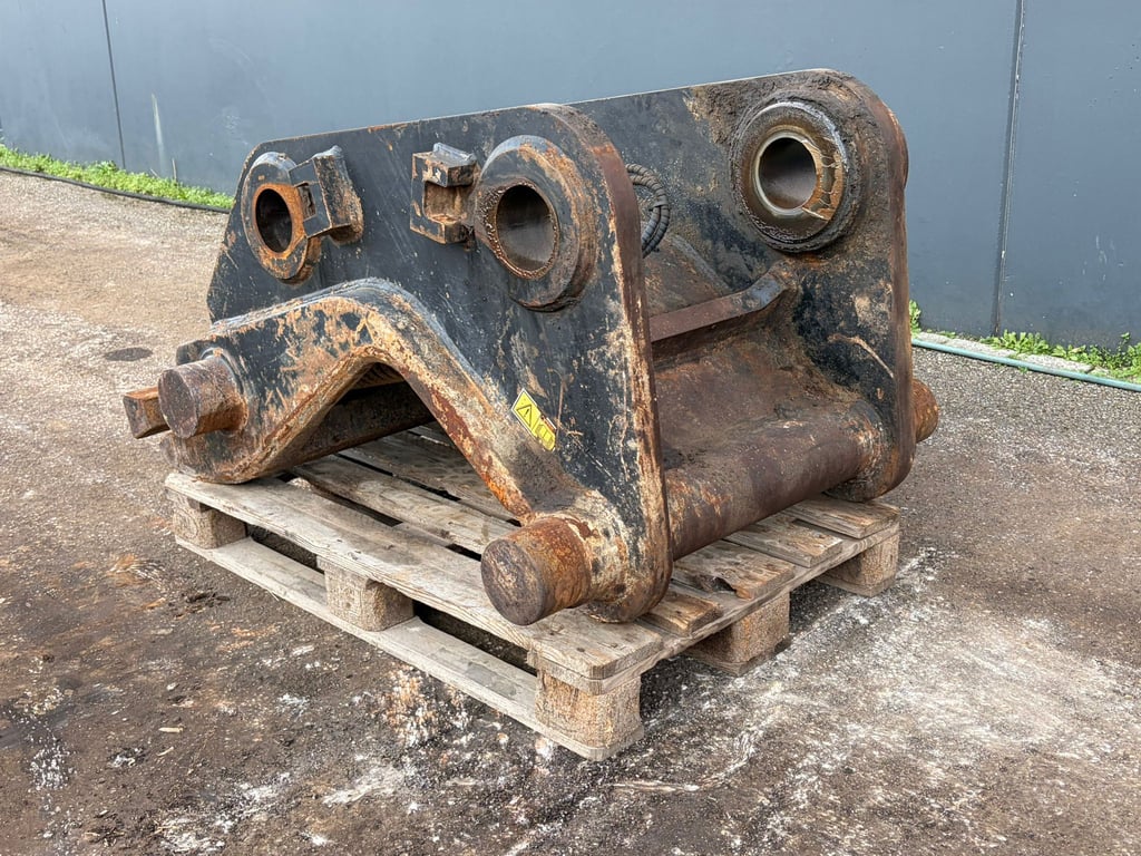 Caterpillar Quick Coupler CW70 for 374F 2015 00033665 Quick Coupler CW70 for 374F 2015 1 image 2