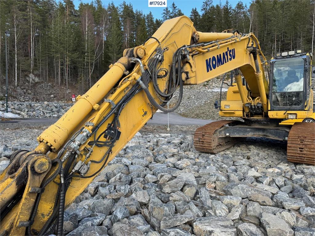 Komatsu PC240LC-10 crawler excavator w/ sanding bucket and 2014 17924 PC240LC-10 crawler excavator w/ sanding bucket and 2...