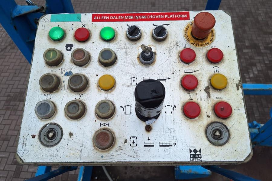 Holland Lift Megastar G300 Diesel, 4x4x4 Drive, 33.5m Working H 1998 HOLLAND LIFT - Megastar G300 - 90375 Holland lift Meg...