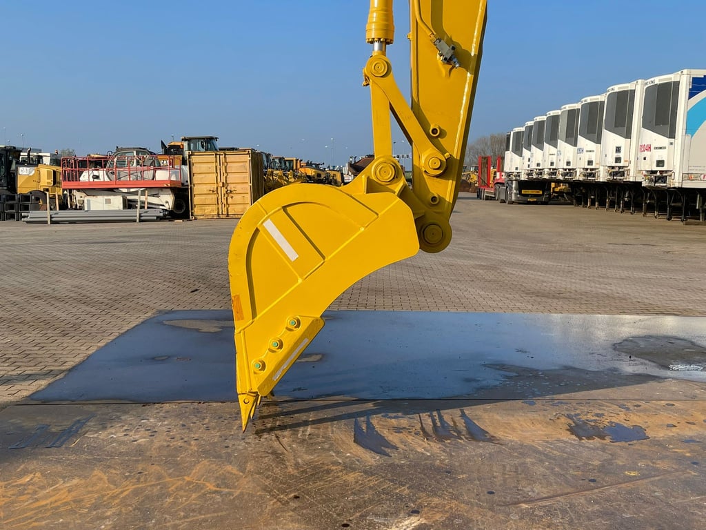 Komatsu PC210LC-10MO 2025 00033625 PC210LC-10MO 2025 0 image 8