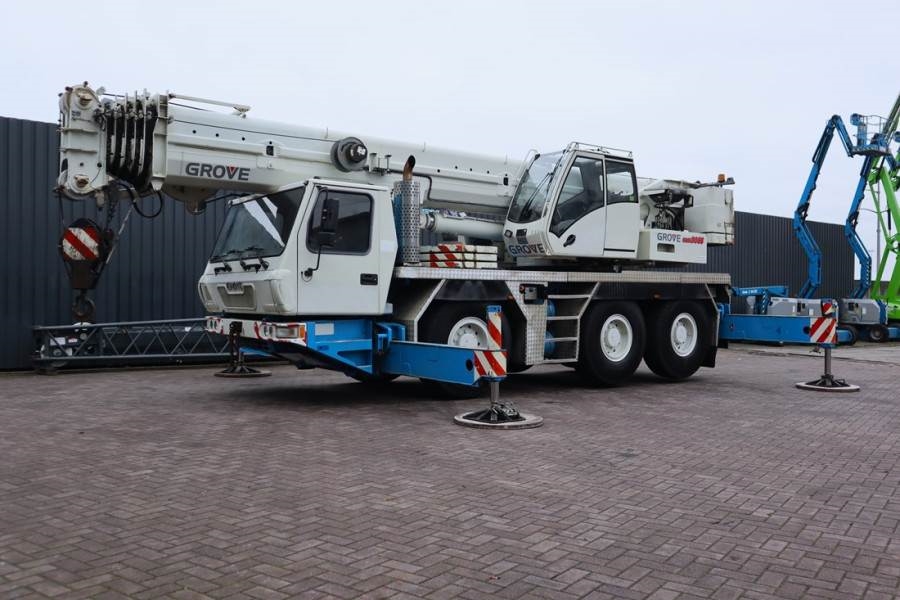 Grove GMK3055 Diesel, 6x6x6, 55t Capacity, 43m Main Boom 2008 GROVE - GMK3055 - 90401 GMK3055 Diesel, 6x6x6, 55t Capacity,...