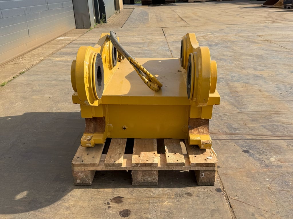 Caterpillar 352 Quick Coupler 70001780 352 Quick Coupler 1 image 8