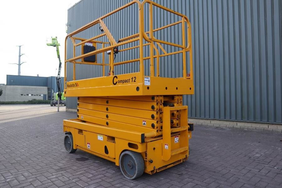 Haulotte Compact 12 Electric, 12m Working Height, 300kg Cap 2011 HAULOTTE - Compact 12 - 63261 Compact 12 Electric, 12m Wo...