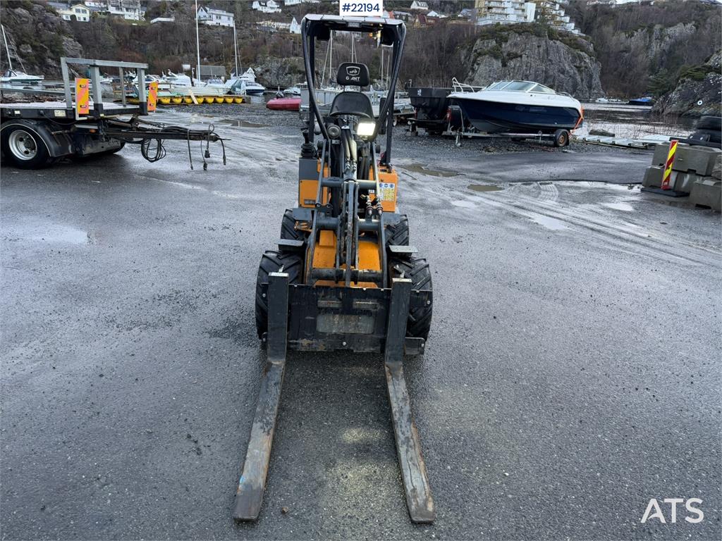 GiANT D204SW Wheel Loader with Bucket and Pallet Forks 2021 22194 Giant D204SW Wheel Loader with Bucket and Pallet Forks 2...