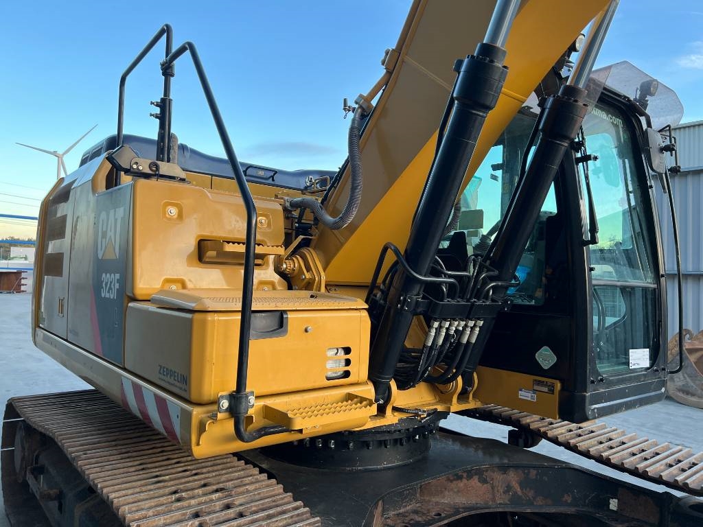 CAT 323F L 2016 208897 323F L 2016 1 Crawler Excavators image 8