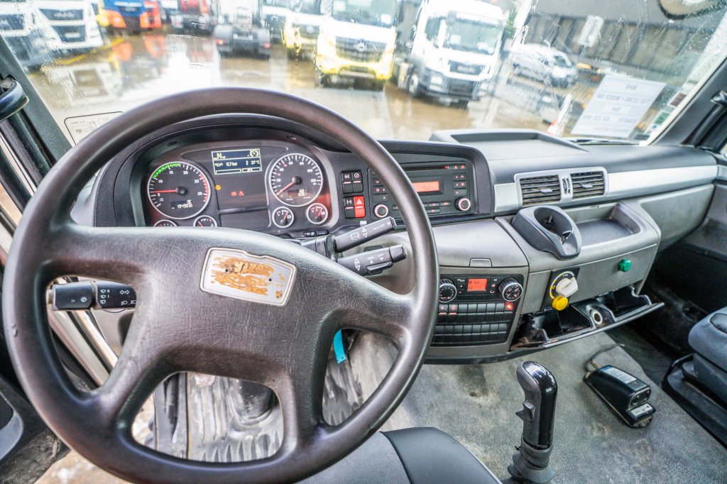 MAN TGS 32.360 BB+LIEBHERR+THEAM BG12 (band/tapis) 2010 E64876 TGS 32.360 BB+LIEBHERR+THEAM BG12 (band/tapis) 2010 1 image 9