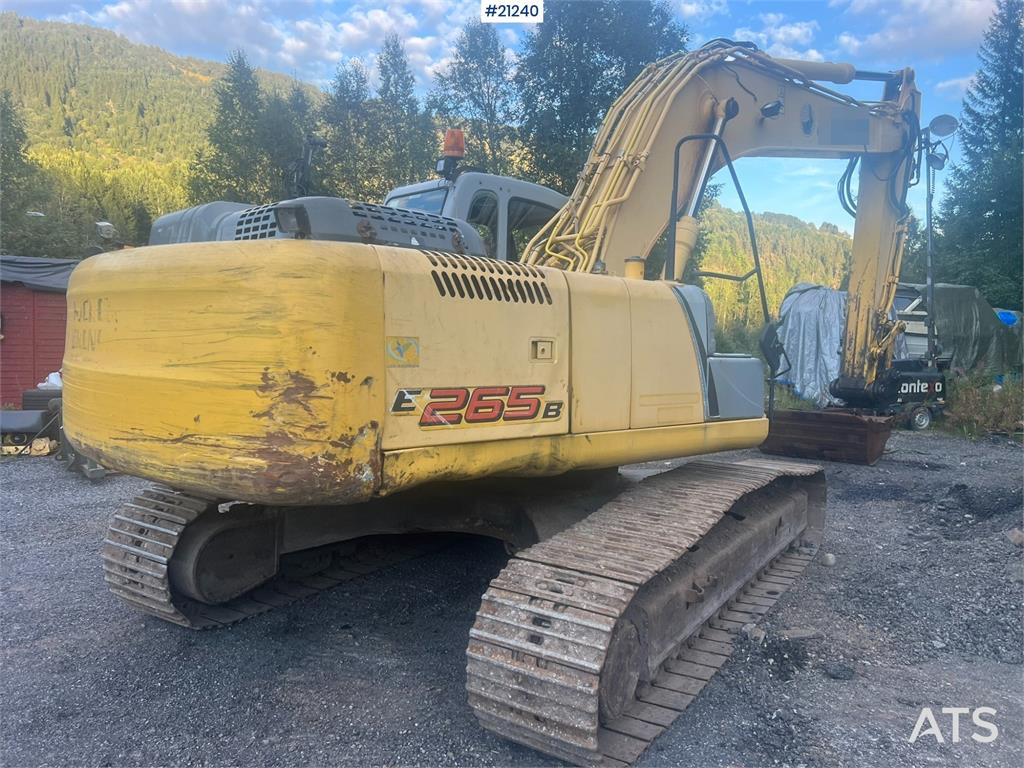 New Holland E265B Excavator w/ digging bucket and hydraulic sa 2008 21240 E265B Excavator w/ digging bucket and hydraulic ...