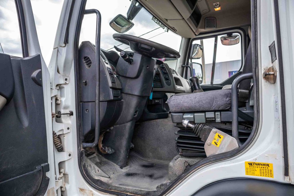 RENAULT PREMIUM 320DXI+BIBENNE+REMORQUANT 2009 E62171 Renault PREMIUM 320DXI+BIBENNE+REMORQUANT 2009 1 image 9