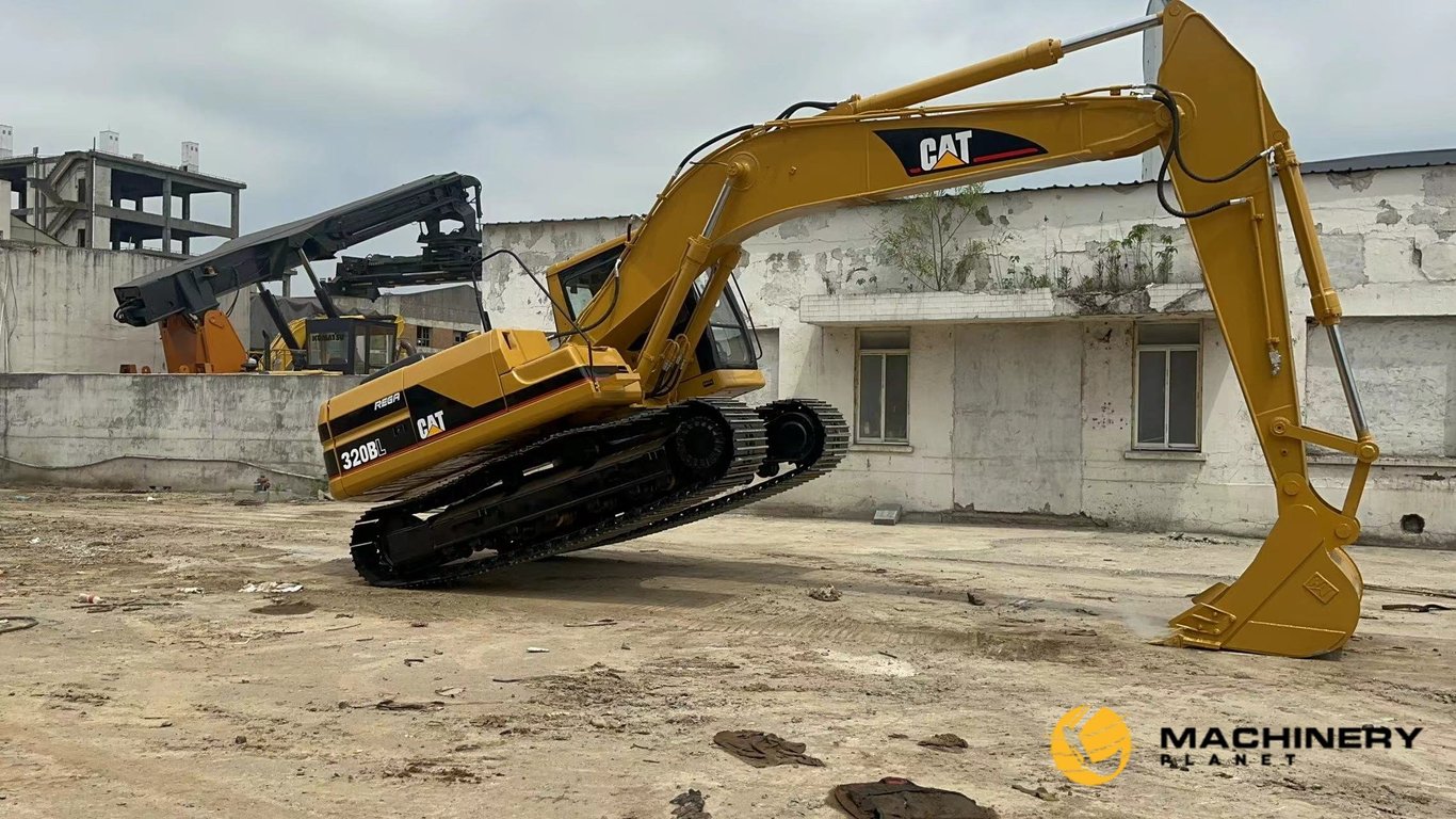 Caterpillar 320BL Used Crawler Excavator LOW PRICE 320BL 2019 1 Crawler Excavators image 6