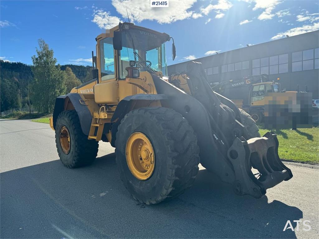 Volvo L110E Wheel Loader w/ Bucket WATCH VIDEO 2004 21415 L110E Wheel Loader w/ Bucket WATCH VIDEO 2004 1 Wheel Loaders im...