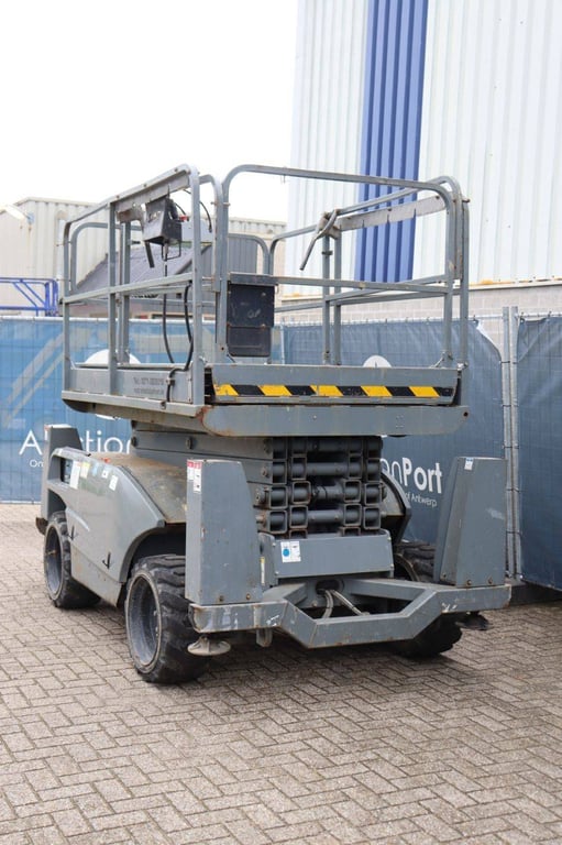 Scissor lift Haulotte Compact 12DX Petrol 8.0m 2017 2017 Compact 12DX 2017 1 Scissor Lifts image 4