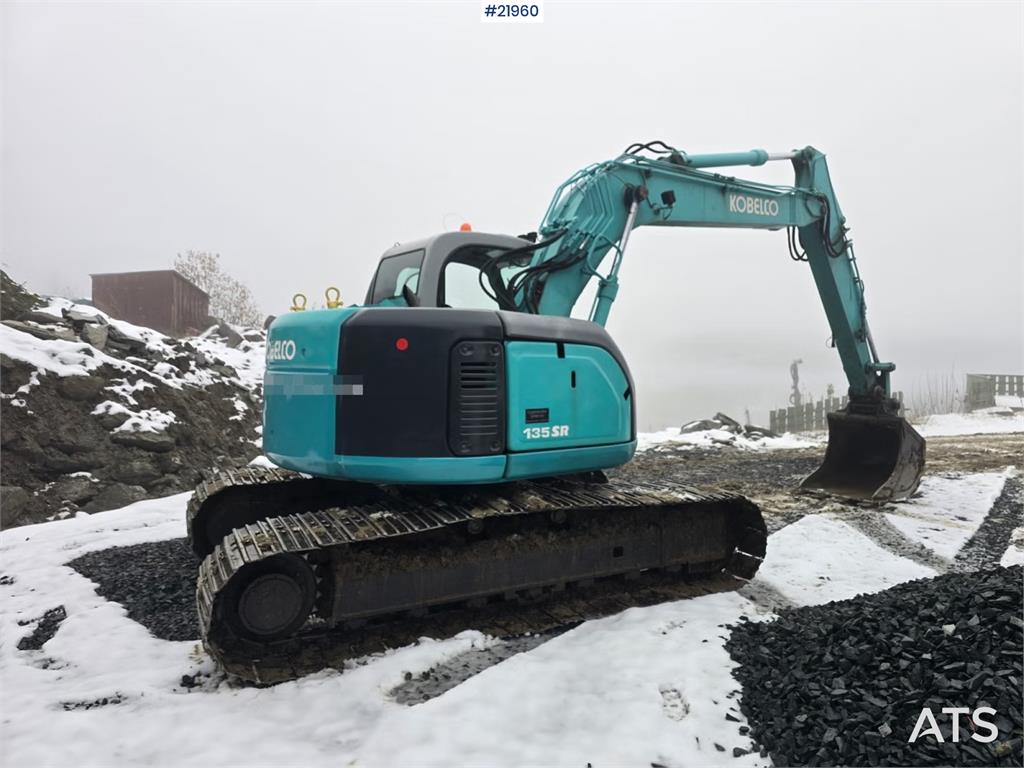 Kobelco SK135 SR LC tracked excavator with digging bucket 2002 21960 SK135 SR LC tracked excavator with digging bucket 200...