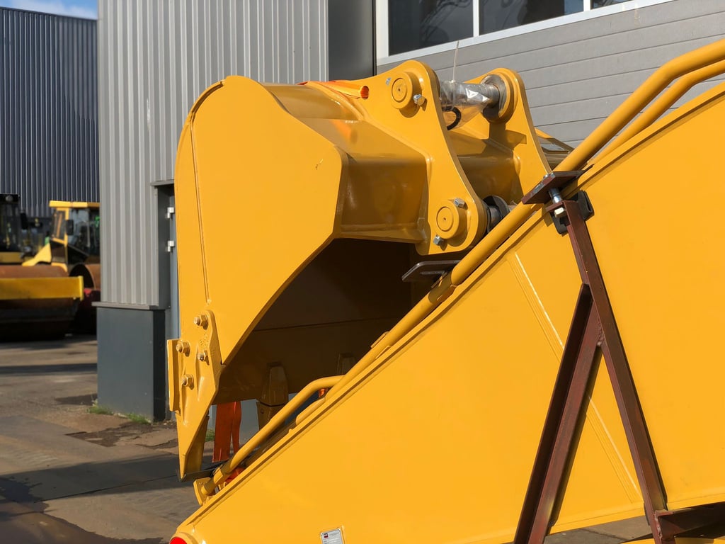 Caterpillar 330D / CAT 336D E F 18.5 M long reach boom pakage 2022 00030944 330D / CAT 336D E F 18.5 M long reach boom pak...