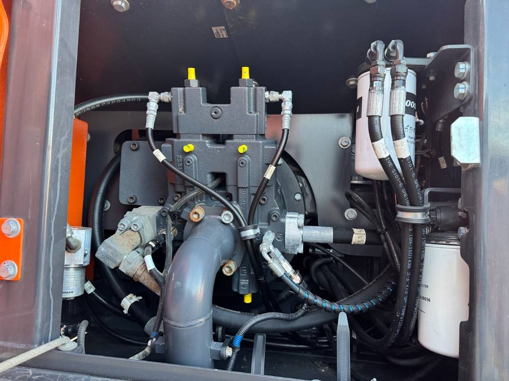 Heavy machinery product image - Image 12 of 15