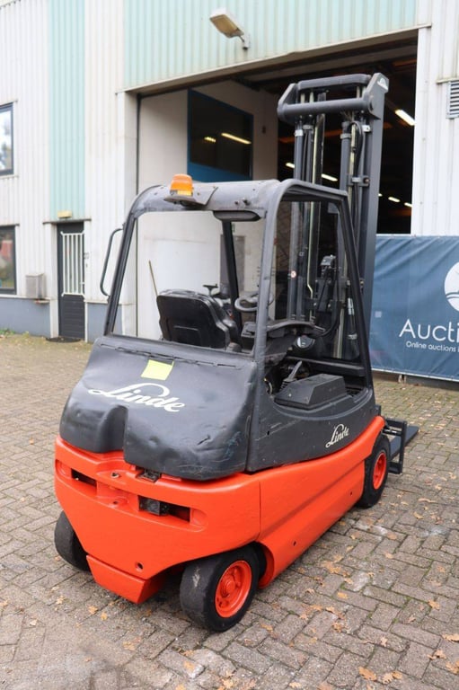 Heftruck Linde E25-02 Elektrisch 2500kg 2002 2002 E25-02 2002 1 Forklift image 6