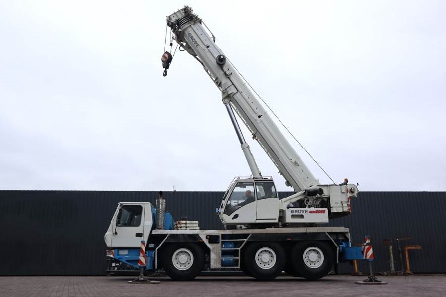 Grove GMK3055 Diesel, 6x6x6, 55t Capacity, 43m Main Boom 2008 GROVE - GMK3055 - 90401 GMK3055 Diesel, 6x6x6, 55t Capacity,...