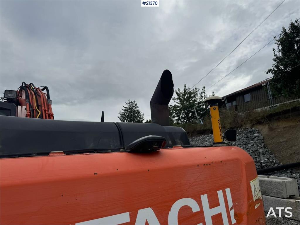 Hitachi ZX210LC-5B Tracked excavator w/ tilt, bucket and G 2013 21370 ZX210LC-5B Tracked excavator w/ tilt, bucket and G 2...