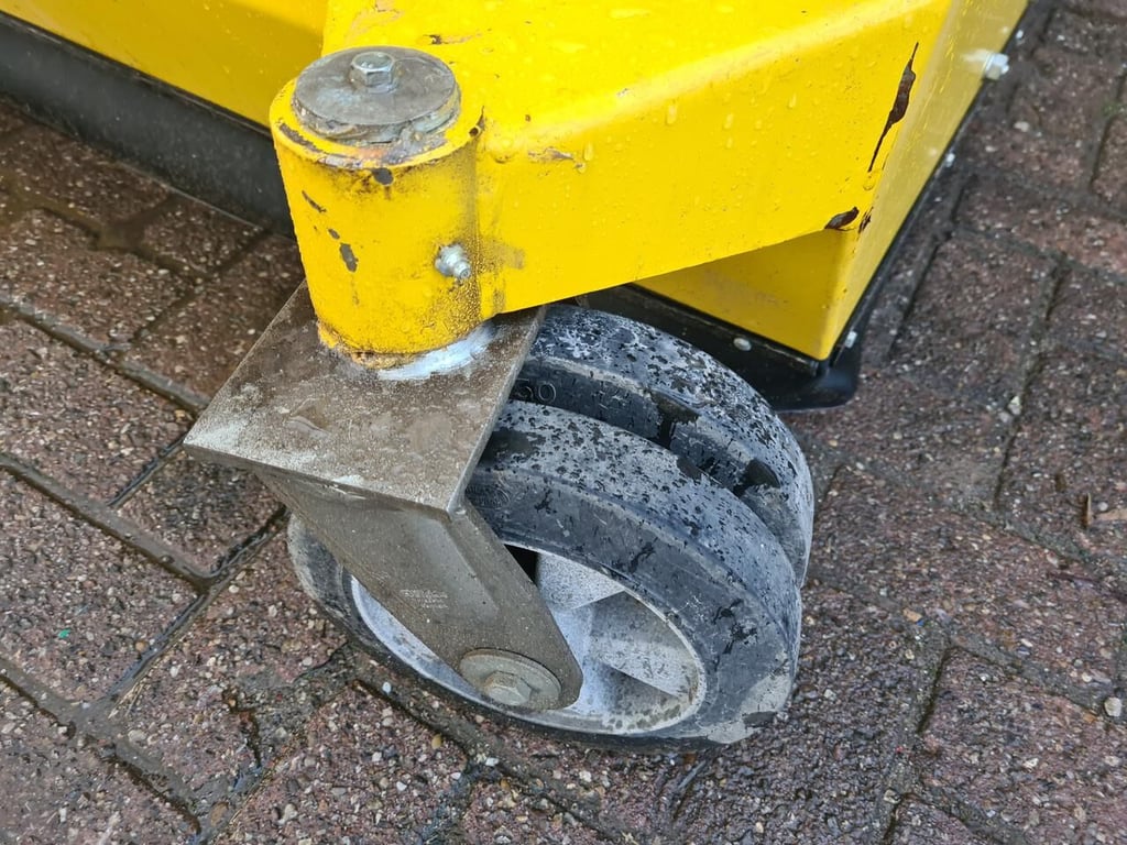 MTS bezem met lepel insteek 2018 9389 MTS bezem met lepel insteek 2018 1 image 9