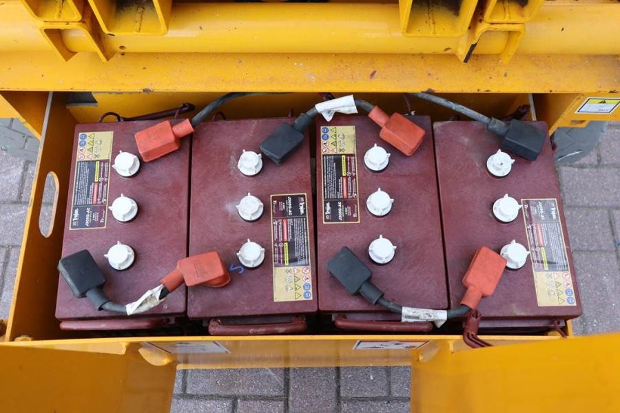 Haulotte Compact 12 Electric, 12m Working Height, 300kg Cap 2011 HAULOTTE - Compact 12 - 63261 Compact 12 Electric, 12m Wo...