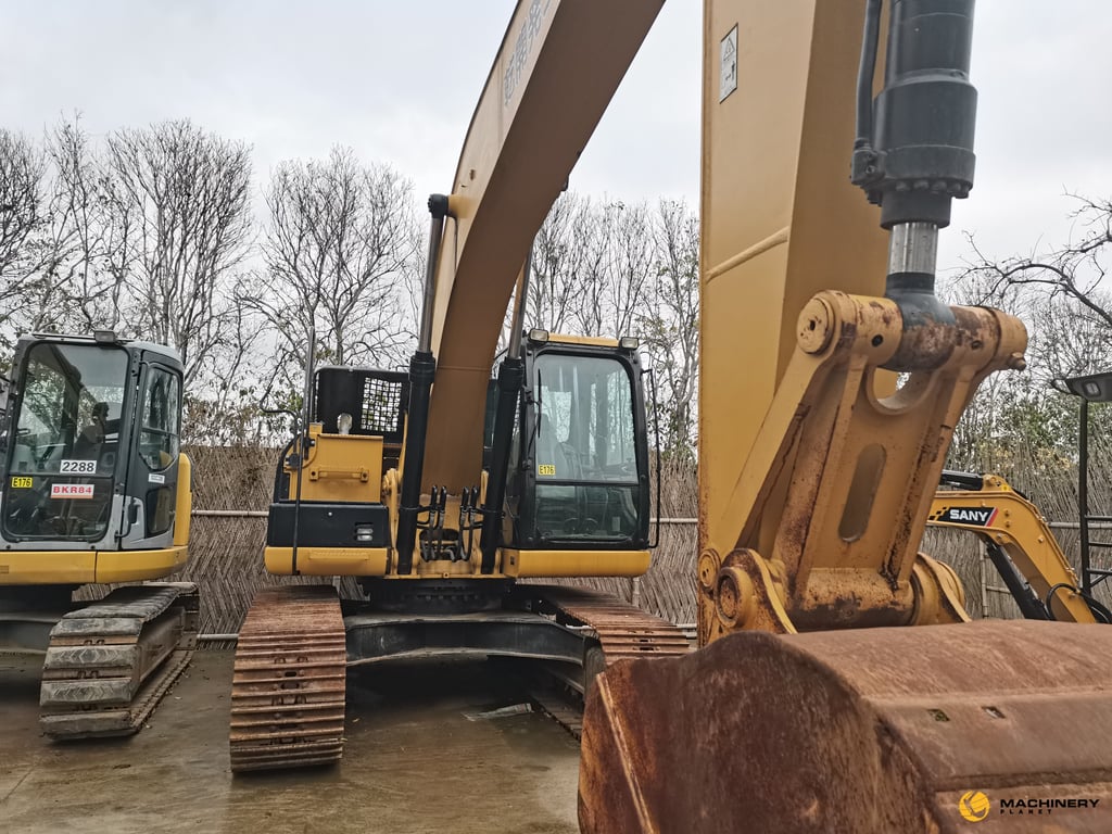 323D Caterpillar Used Crawler Excavator 23tons LOW PRICE 323D 2019 1 Crawler Excavators image 2