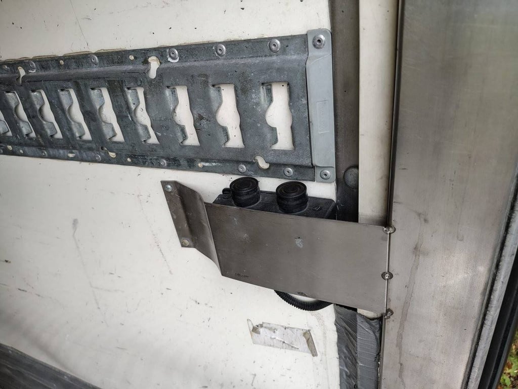 Closed Semi-trailer Van Veen Heas 4530kg 2010 2018 Veenhuis Multifunctional Delivery Truck Heas 2018 1 image 6