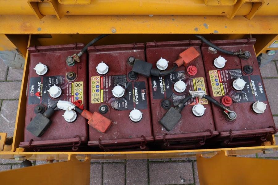 Haulotte Compact 10 Electric, 10m Working Height, 450kg Cap 2011 HAULOTTE - Compact 10 - 61856 Compact 10 Electric, 10m Wo...