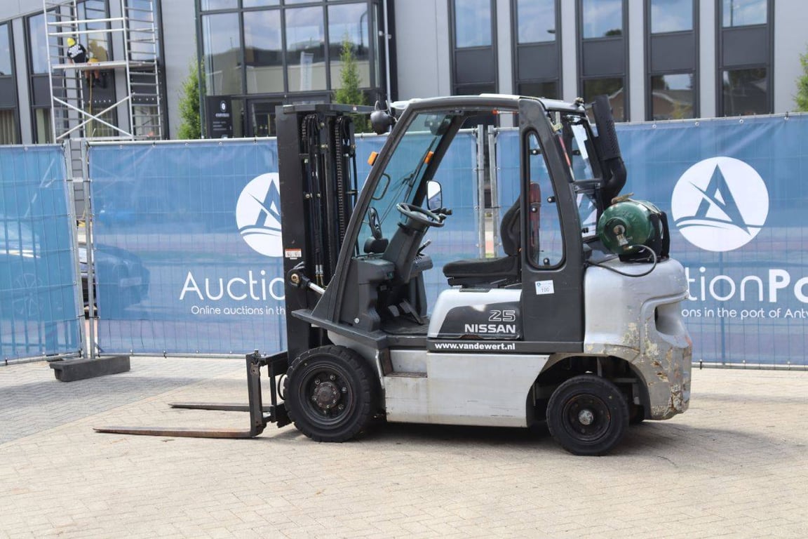 Forklift Nissan UD02A25PQ LPG 2500kg 4.75m 2005 2005 UD02A25PQ 2005 1 Forklift image 3
