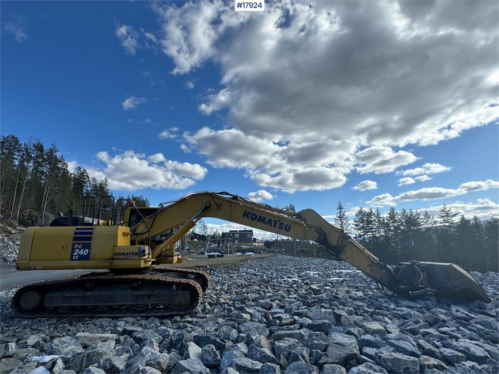 Komatsu PC240LC-10 crawler excavator w/ sanding bucket and 2014 17924 PC240LC-10 crawler excavator w/ sanding bucket and 2...
