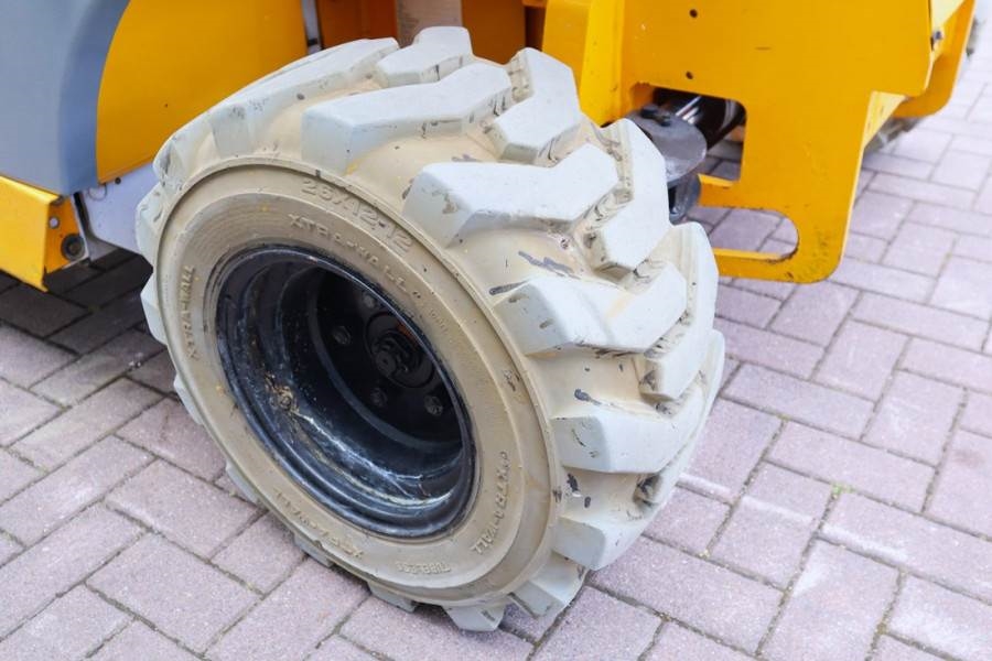 Haulotte Compact 12RTE Electric, 12m Working Height, 450kg 2011 HAULOTTE - Compact 12RTE - 63600 Compact 12RTE Electric, 1...