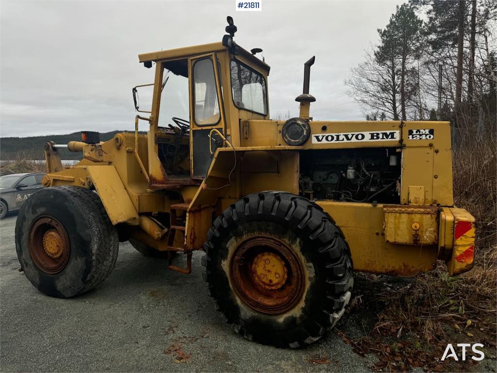 Volvo LM1240 wheel loader. WATCH VIDEO 1975 21811 LM1240 wheel loader. WATCH VIDEO 1975 1 Wheel Loaders image 8