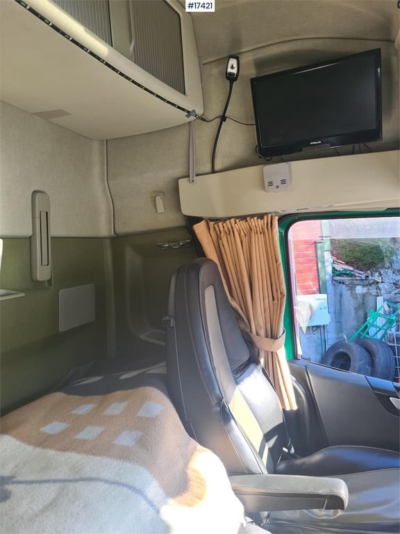Volvo FH 8x4 Chassis SEE VIDEO 2017 17421 FH 8x4 Chassis SEE VIDEO 2017 1 image 9